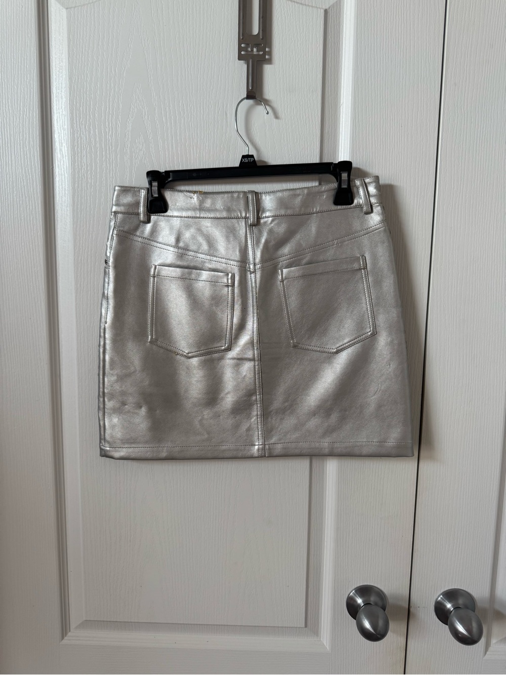 Rebecca Minkoff Metallic Silver Faux Leather Mini Skirt with Zip Pockets - Picture 6 of 6